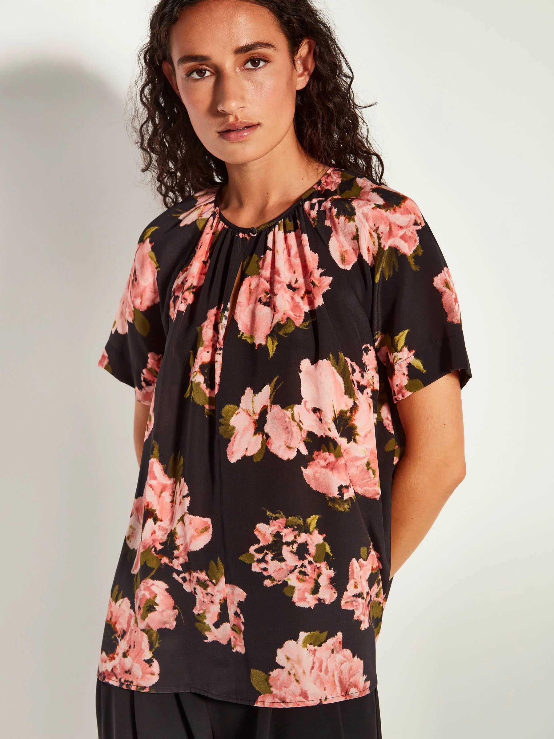 Dina Top - Shadow